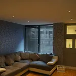2 Bedroom Apartment - Close To Piccadilly Train Station / Edge Of The Northern Quarter