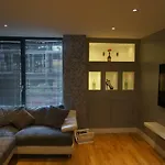 2 Bedroom Apartment - Close To Piccadilly Train Station / Edge Of The Northern Quarter