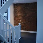 Spacious Shude Hill Apartment With Balcony