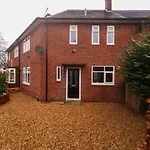 Gorgeous 3 Bed Home Near Manchester Airport