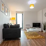 X1 Media City 3 Bedroomed Apartment Free Wifi & Free Parking