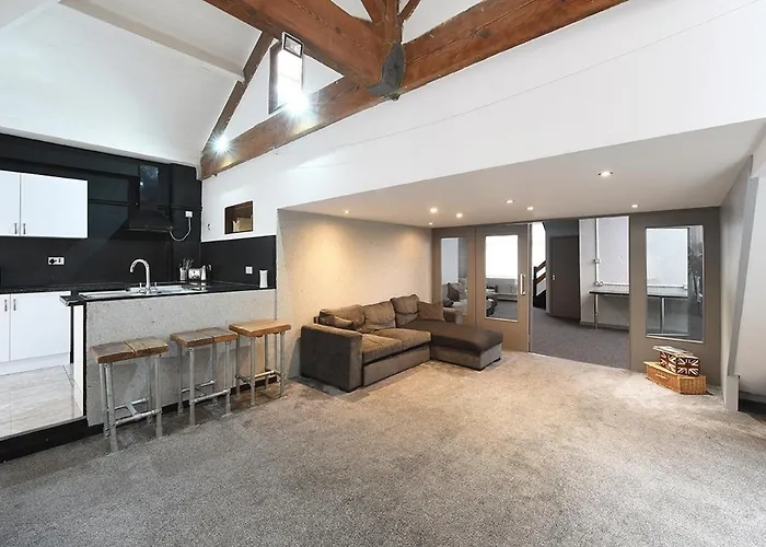 Penthouse Warehouse Slps 18