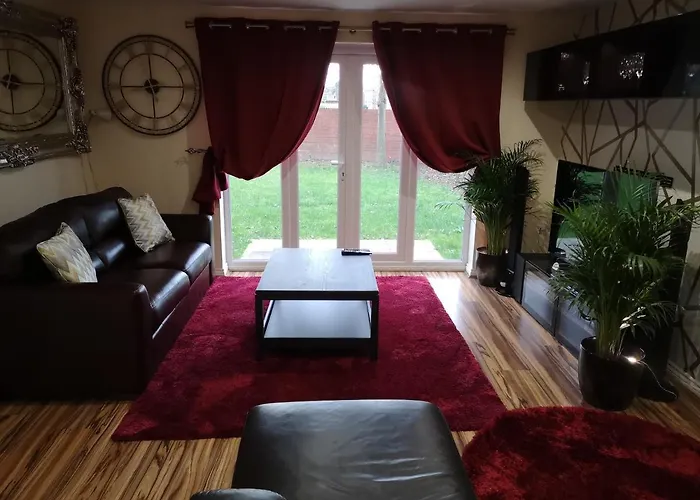 Nightingale Gardens - 4 Bed Detached House - Manchester
