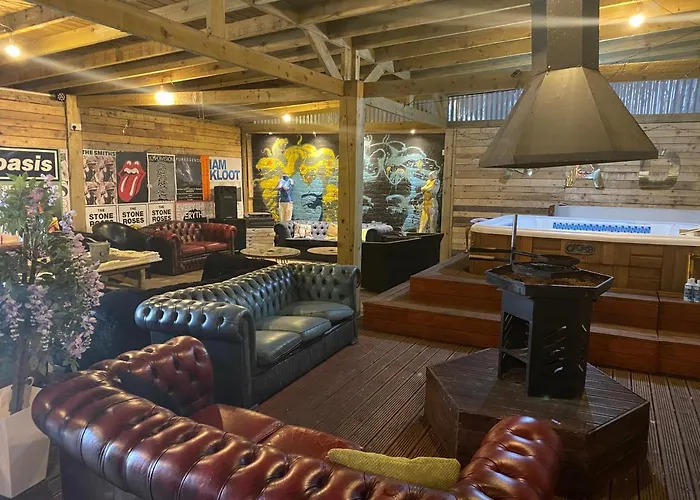 Manchester Party Pad