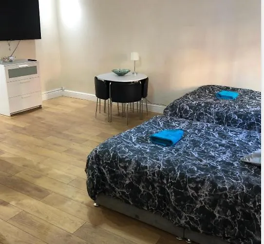 Big Room Rusholme With Tv And Private Bathroom-Parking&Wifi