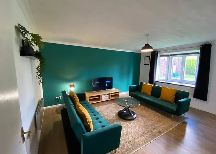 Beautiful Spacious Flat Near The City-Free Parking