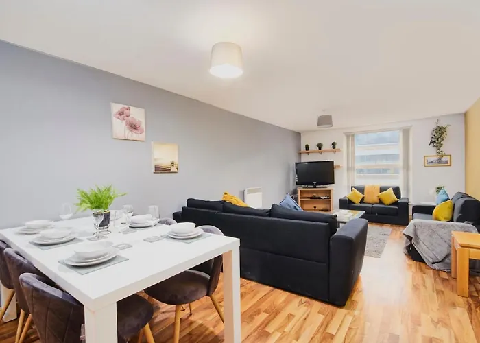 Stylish Manchester Gem - Sleeps 10!