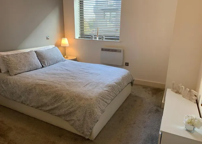 2 Bedroom Apartment - Close To Piccadilly Train Station / Edge Of The Northern Quarter