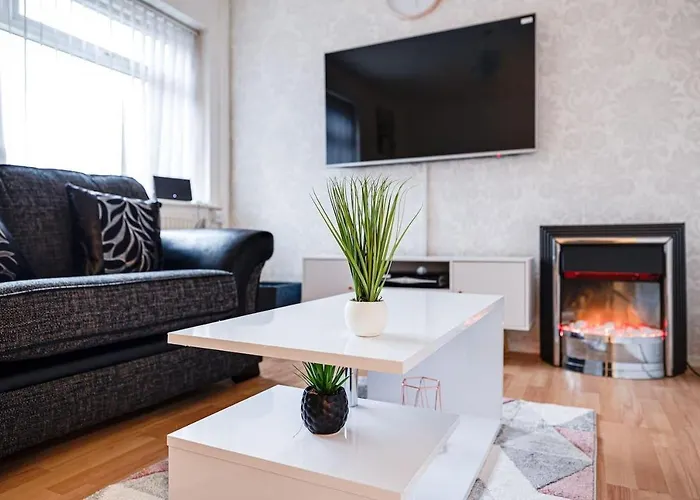 Lovely 2 Bedroom Apartment With Fireplace