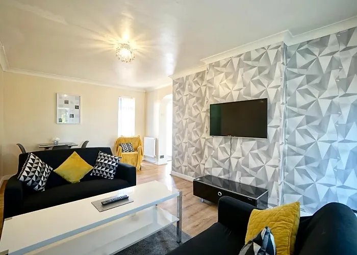 Lovely 1 Bed House Share! Free Off Road Parking! Large Rear Garden