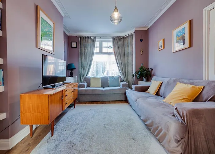 Cheerful 2 bedroom property Levenshulme