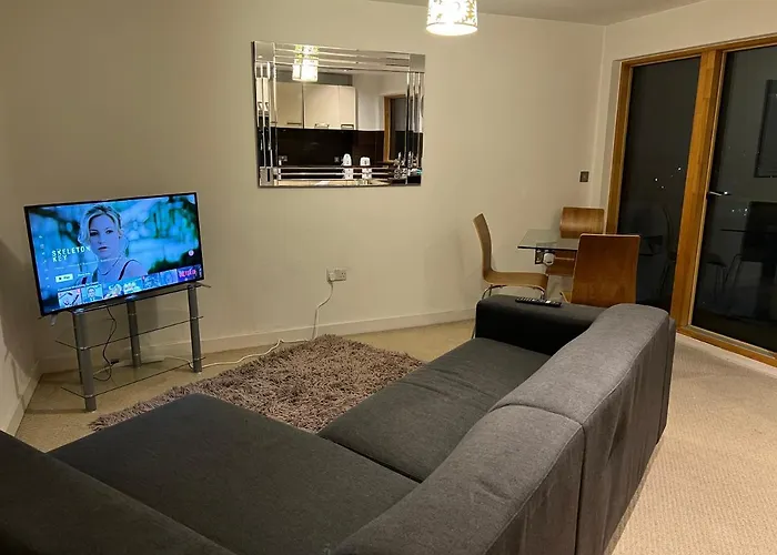 Bigkings Stylish 2 Bedroom Apartment With Free On Street Parking