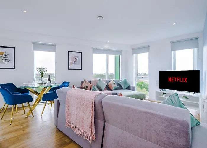 Stunning Scandi Manchester City Centre Penthouse - Sleeps 10 - Parking