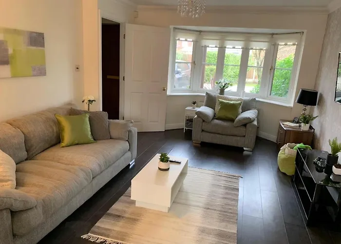 Spacious And Amazing 4 Bedroom Detached House