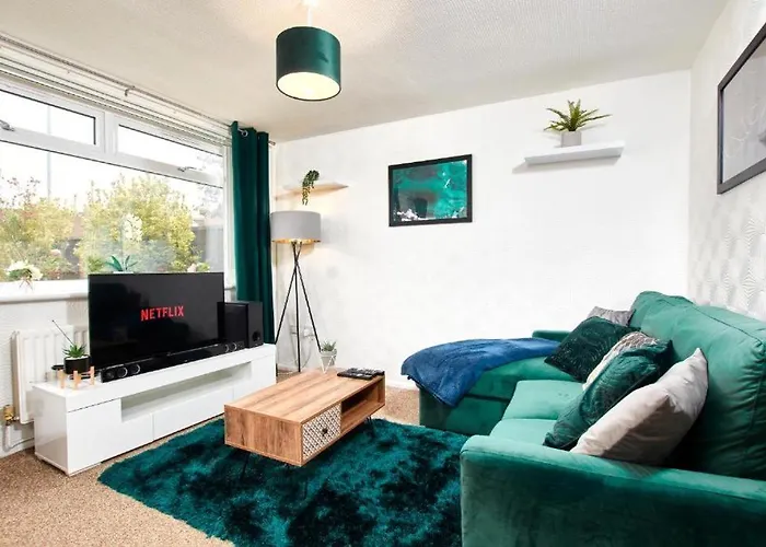 The Emerald House Of Manchester - Garden - Parking