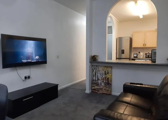 Entire Rental, Easy Reach To Etihad Stadium