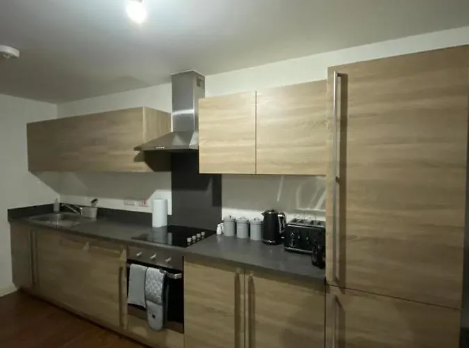 3 Bed Central Apartment *Free Parking On Site*