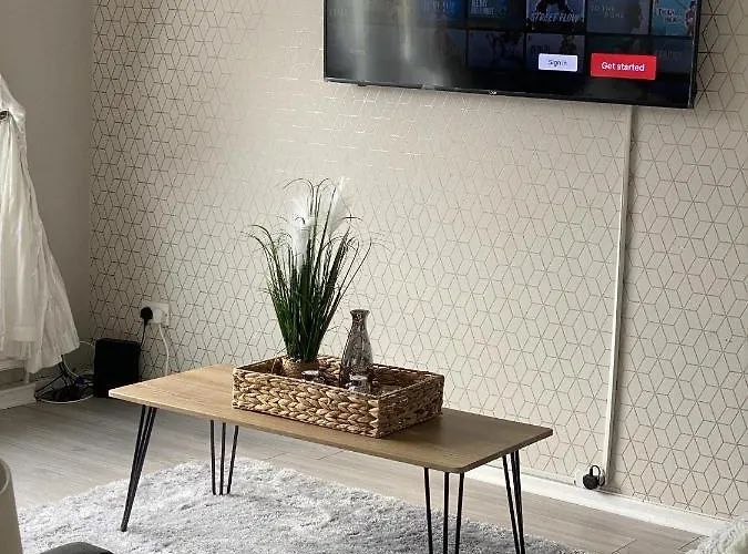 Bv Luxury Spacious 3 Bedroom House At Isaac Close