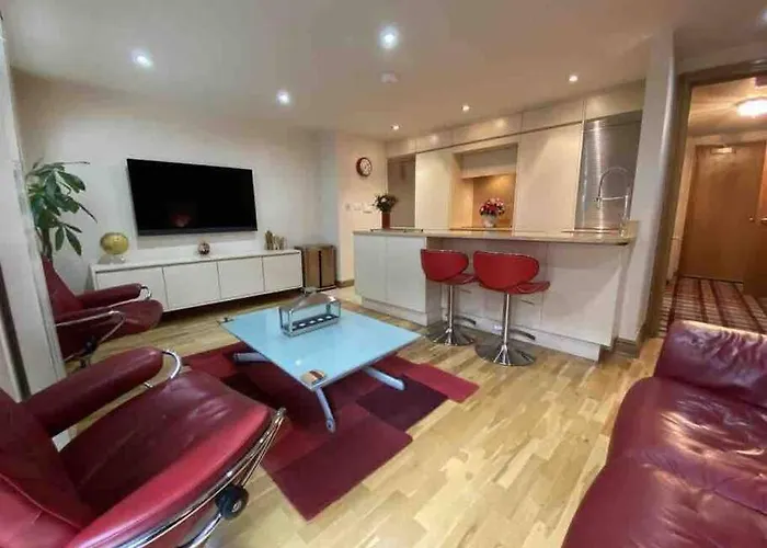 Lovely 2 Double Bedroom Flat With Patio