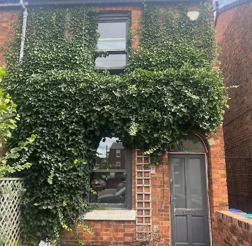 3-Bedroom Home With Free Parking In Chorlton