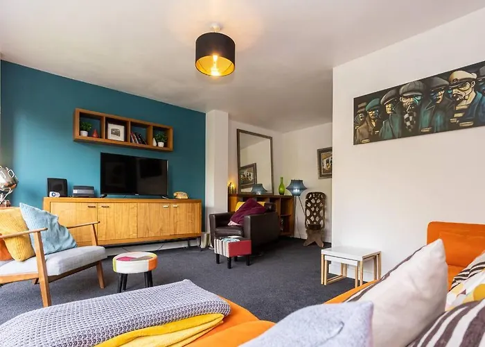 Spacious 3 Bedroom Townhouse To Rent In Manchester