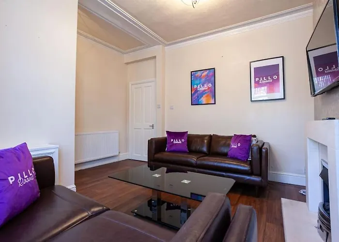 Pillo Rooms - Spacious Cosy 2 Bedroom House By Bridgewater Canal