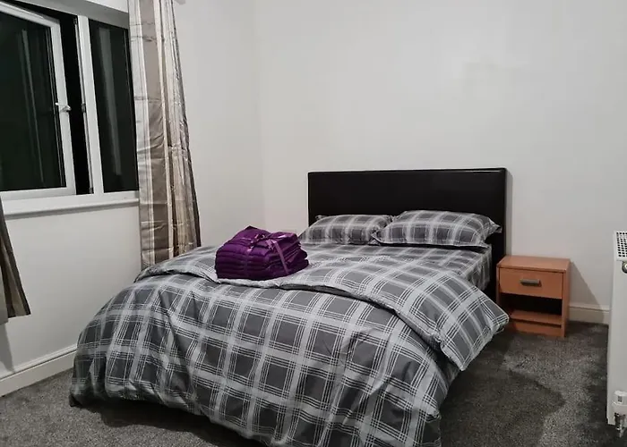 Impeccable 4-Bed House Near Manchester City Centre