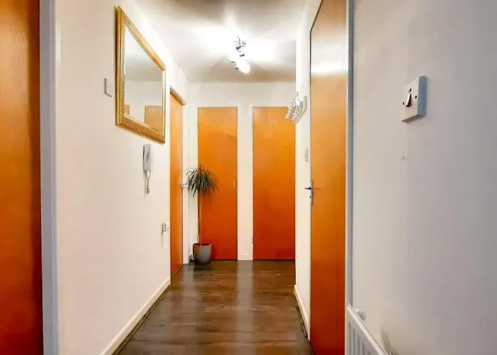 Entire Apartment In Th Heart Of Manchester, M15