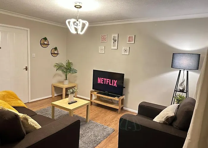 Entire 2 Bedroom House With Parking City View
