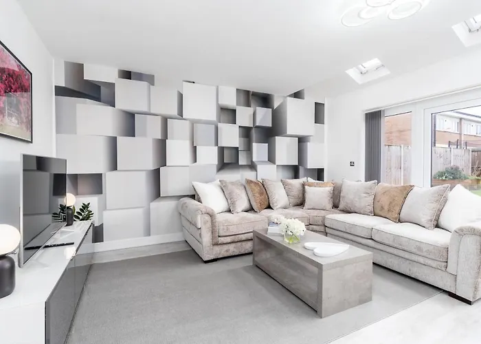 Walking Distance To Manchester City Centre, Close To Hospitals And Universities