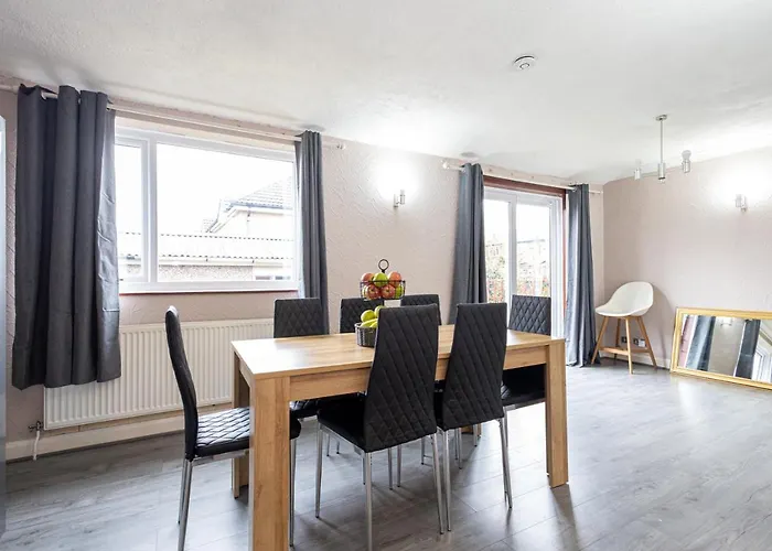 M9 Guest House