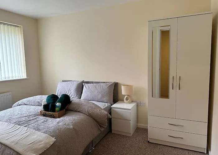 Rooms 7 Minutes From Etihad