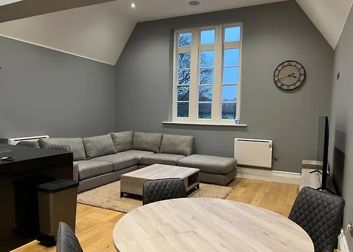 Stableford Hall - Stunning Manchester Apartment