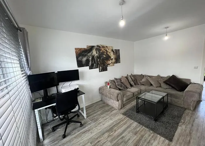 Two Bed Home In Manchester, Etihad Clayton