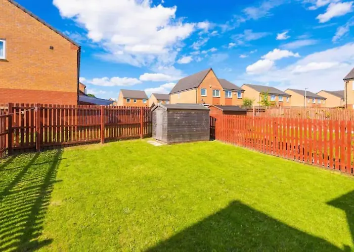Spacious 5 Bedroom Home Hosted By Mcr Dens