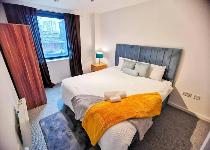 2-Bed Apartment Near City Centre