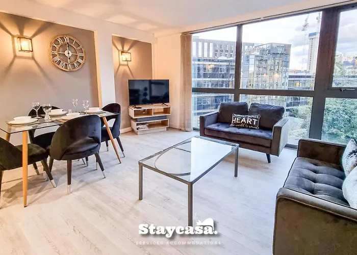 Bright Central Apt With Balcony & Secure Parking