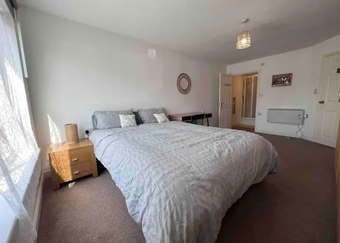 Lovely Flat On Chester Road With Free Parking