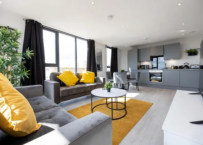 Contemporary 3 Bedrooms Apartment Manchester City