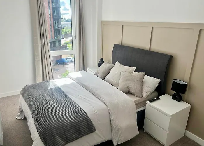 Modern And Spacious City Centre Apartment