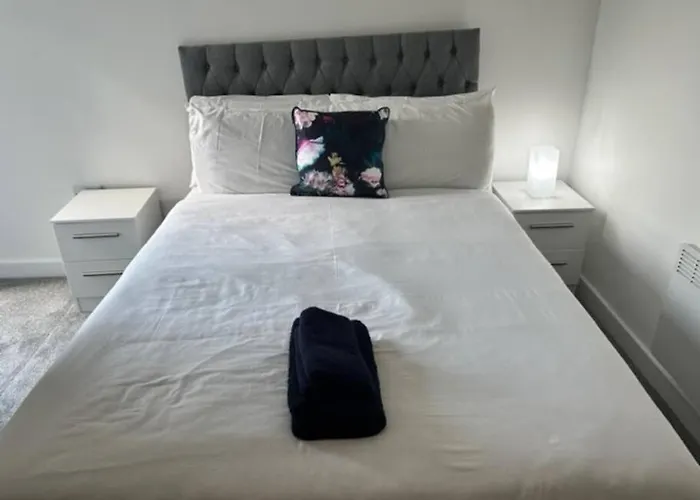 Xl 2 Bed Central Mcr Apt Sleeps 7