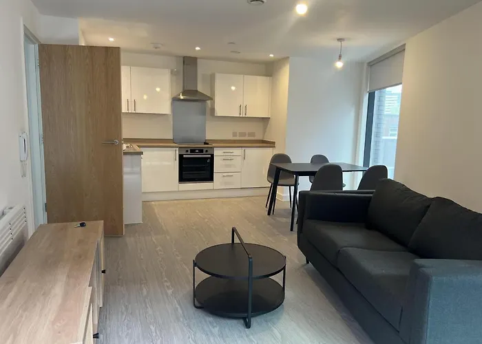 Charming 2-Bed Apartment In Salford Newly Built