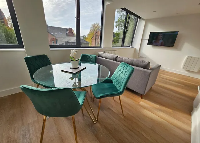 Brand New Trafford Apartment