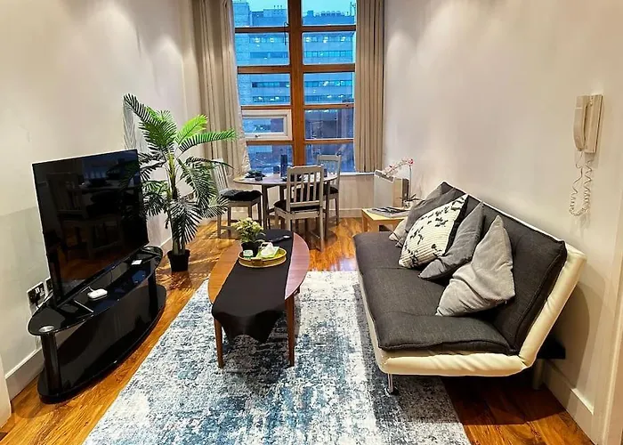 Luxury Two Bedroom En-Suite Apartment