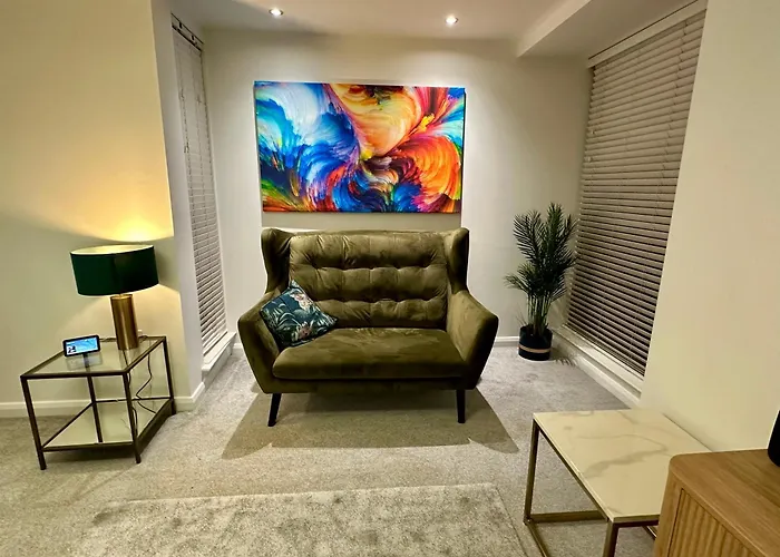 6 Guests- 3 Bedroom Central House Mcr Ao & Etihad Parking & Wi Fi
