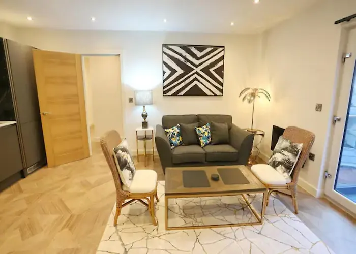 Pass The Keys Central 3 Bed Flat 8 Min Walk To City Centre