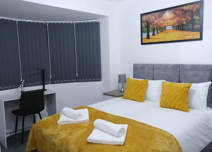 Manchester - 3 Bedroom House - Sleeps 5 - Etihcity