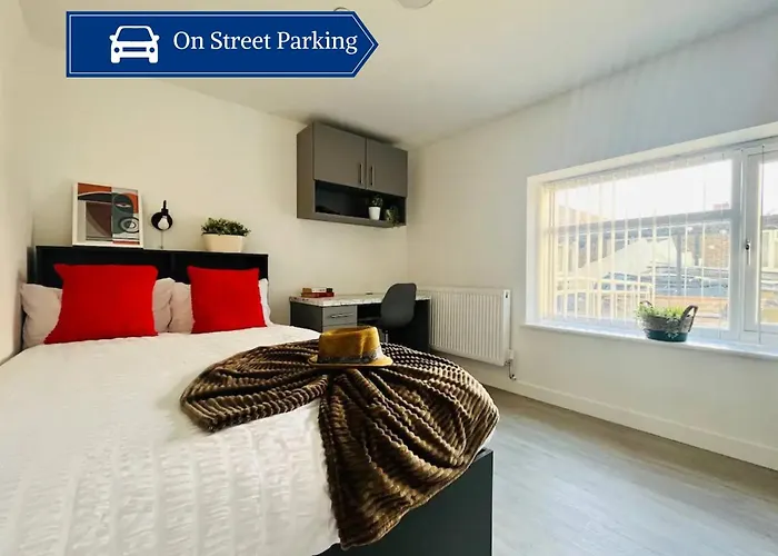 Chic Hideaway: Modern Studio In Stretford