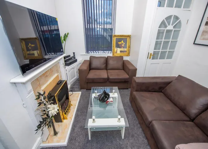 Lovely City Home + Free Parking