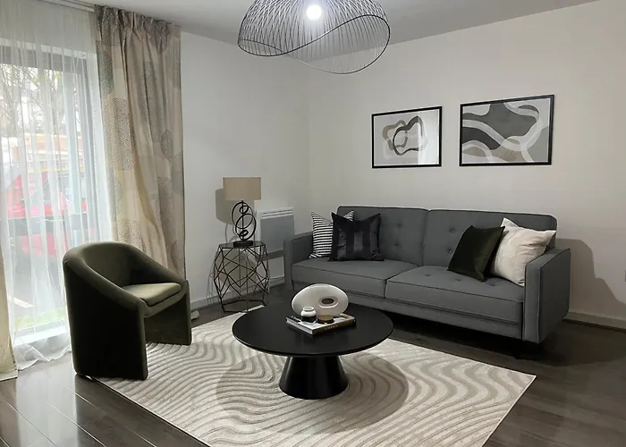 Stunning Manchester City Home + Free Parking